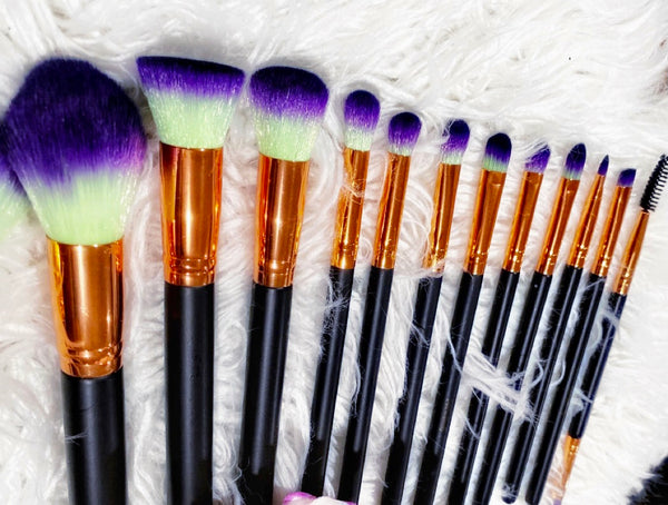 Makeup brush set with bag